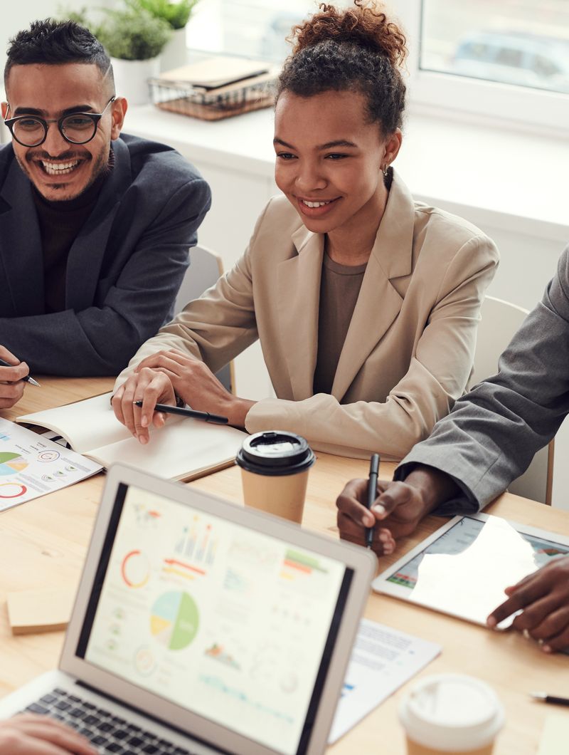 Webdesign für Dienstleister – Team bei der Besprechung